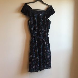 Short floral dress. Size small.